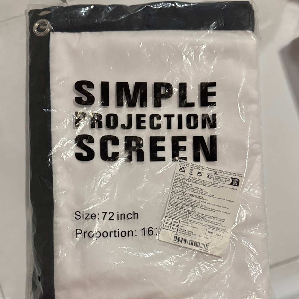 Simple Black and White Projection Screen